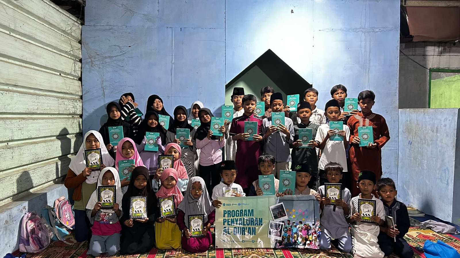 Kebaikan Terus Mengalir, Mushaf Al-Qur’an Sampai di Madrasah Al-Amanah Tegalluar